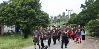 Kapolres Lingga dan Warga Gelar Jalan Santai Sambut Sumpah Pemuda