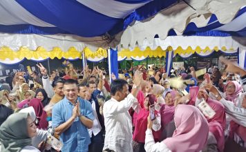 Warga Bengkongindah Tak Bisa Jauh dari Rudi, Poster Kepri Ganti Gubernur pun Berkibar