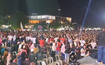 Lautan Massa dan Teriakan “Gubernur Kepri” Sambut HMR di Konser Rura Nauli, Malam Ini