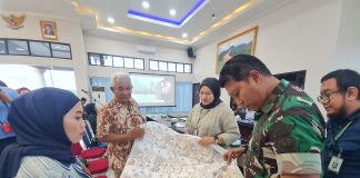 TNI AU Lanud Raden Sadjad Natuna dan BRGM Kembangkan Keterampilan Batik Cap Masyarakat Rehabilitasi Mangrove di Natuna