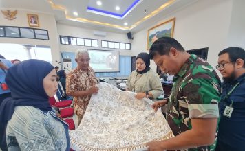 TNI AU Lanud Raden Sadjad Natuna dan BRGM Kembangkan Keterampilan Batik Cap Masyarakat Rehabilitasi Mangrove di Natuna
