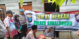 Polsek Tanah Jawa Gelar Jumat Berkah, Bantu Warga Tidak Mampu