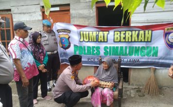 Polsek Tanah Jawa Gelar Jumat Berkah, Bantu Warga Tidak Mampu