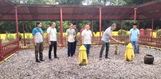 Jelang Pencoblosan, Paslon Bupati Lingga M Nizar dan Novrizal Ziarah ke Makam Leluhur