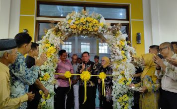 Resmikan Gedung Pertemuan di Pamak, Gubernur Ansar: “Ini Hadiah untuk Warga Kecamatan Tebing”