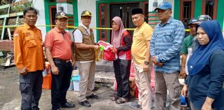 Sekdako Rida Ananda Serahkan Bantuan pada Keluarga Marimon Korban Kebakaran