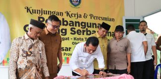 Ratusan Warga Tanjung Unggat Sambut Antusias Peresmian Gedung Serbaguna oleh Gubernur Ansar