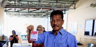 HMR, Marlin & Keluarga Kompak Nyoblos di TPS 017 Rosedale, Dekat Kediamannya