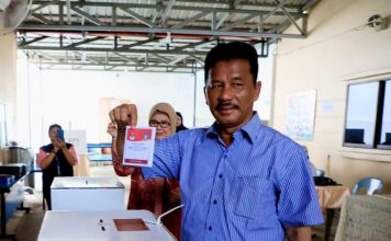 HMR, Marlin & Keluarga Kompak Nyoblos di TPS 017 Rosedale, Dekat Kediamannya