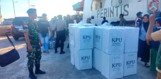 TNI AU Lanud Raden Sadjad Natuna Pastikan Keamanan Penumpang dan Logistik Pilkada di Pelabuhan Ranai Penagi