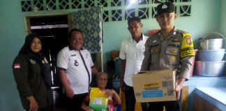 Brigadir Steven Silap Bagikan Sembako untuk Lansia dan Warga Sakit Menahun