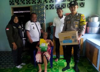Brigadir Steven Silap Bagikan Sembako untuk Lansia dan Warga Sakit Menahun