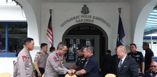 Perkuat Kerjasama Keamanan Wilayah Perbatasan, Wakapolda Kalbar Melaksanakan Kunjungan Ke IPK Sarawak Polis Diraja Malaysia