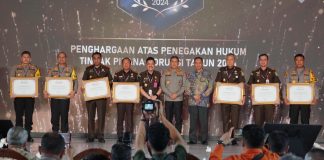 Puncak Peringatan Hakordia Tahun 2024 Di Gedung KPK, Kapolda Kalbar dan Kapolres Ketapang Raih Penghargaan Terbaik Pertama Atas Penegakan Hukum Tindak Pidana Korupsi