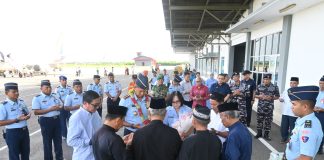 Prosesi Adat, Jajar Kehormata dan Forkopimda Sambut Danlanud RSA Baru di Natuna