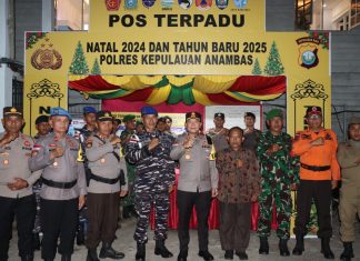Pastikan Keamanan Misa Malam Natal, Kapolres Anambas Pantau Langsung Gereja Dan Pos Pam Terpadu di Tarempa
