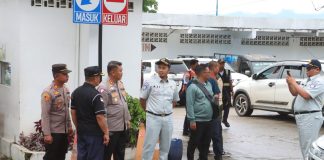 Kapolres Simalungun Tinjau Peningkatan Arus Penumpang di Pelabuhan Tigaras Selama Operasi Lilin Toba 2024