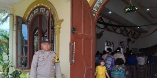 Merawat Kamtibmas, Bhabinkamtibmas Polsek Bosar Maligas Amankan Ibadah Minggu