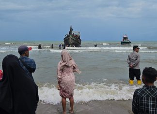 Dikasih Hati Minta Jantung, Kapal Para Pengungsi Ilegal Rohingya Datang Terus Menerus ke Aceh Timur