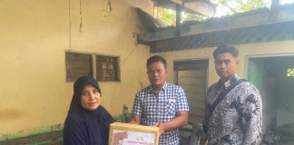 IPTU Maidir Riwanto, S.H., Serahkan Paket Sembako dari Kapolres Lingga kepada Lansia