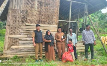 PLT Kadinsos Pemkab Aceh Timur Bersama Satgasus BAI, dan Rekan Pers, Kunjungi Rumah Warga Fakir Miskin