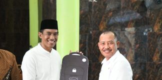 Sekdaprov Kepri Serahkan Hibah Mobil Ambulance ke Yayasan Asy Syuhadaa Bandar Insani Batam