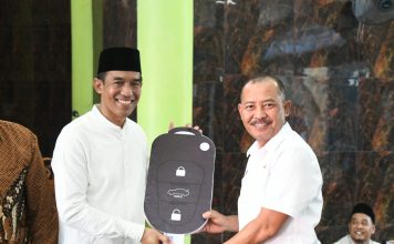 Sekdaprov Kepri Serahkan Hibah Mobil Ambulance ke Yayasan Asy Syuhadaa Bandar Insani Batam