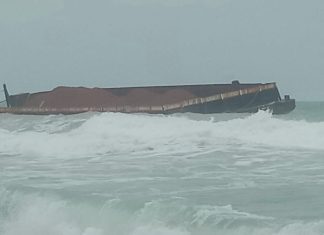Tongkang Muatan Bauksit Hanyut di Perairan Senayang, Ditemukan Warga Desa Laboh