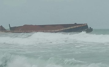 Tongkang Muatan Bauksit Hanyut di Perairan Senayang, Ditemukan Warga Desa Laboh