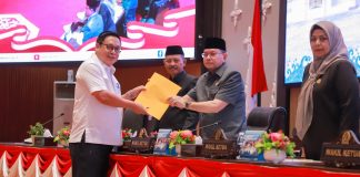 Sekdaprov Adi Hadiri Paripurna DPRD Kepri, Bahas Pandangan Fraksi Soal RTRW