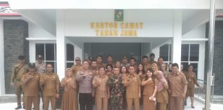 Perkuat Sinergitas TNI – Polri – Pemda, Polsek Tanah Jawa Hadiri Apel Perdana di Kantor Camat Yang Baru