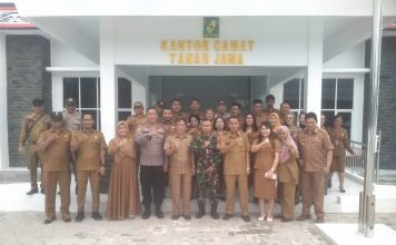 Perkuat Sinergitas TNI – Polri – Pemda, Polsek Tanah Jawa Hadiri Apel Perdana di Kantor Camat Yang Baru