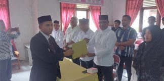 Camat Pedawa Adnan Sag Secara Resmi Mengambil Sumpah Tuha Peut Gampong Kede