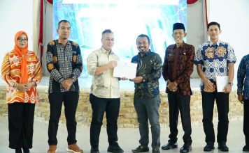 Pemkab Lingga Serahkan DPA 2025, Bupati Nizar Tekankan Efisiensi dan Percepatan Pembangunan