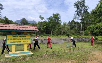 Goro Bersama Personel Polsek Daik Lingga Sebagai Wujud Kecintaan Polres Lingga Ditempat Peninggalan Bersejarah Situs Istana Damnah Daik Lingga