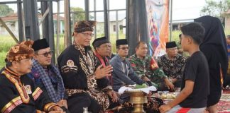 Bupati Tanah Datar Hadiri Prosesi Maanta Syarat ka Guru Anak Kamanakan Baraja Silek