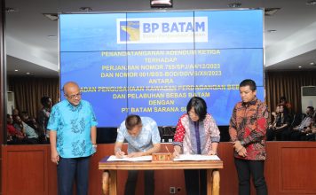 BP Batam – PT Batam Sarana Surya Perkuat Perjanjian Kerja Sama PLTS Terapung