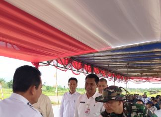 Pasiter Kodim 0318/Natuna Sambut Gubernur Kepri di Natuna Untuk Penanaman Perdana Padi di Batubi
