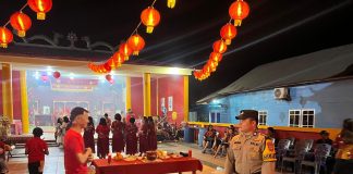 Personil Polsek Bunguran Timur Amankan dan Pantau Perayaan Cap Go Meh di Klenteng Fu The Chi
