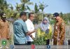 Anggota Komisi II Hadiri Panen Jagung dan Cabe di Pambang Baru