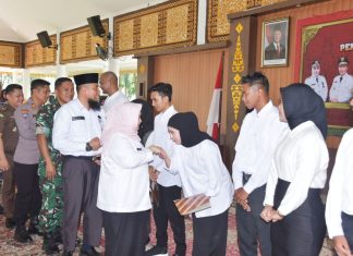 Bupati Kasmarni Serahkan 318 SK Pendamping Desa Se-Kabupaten Bengkalis