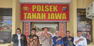 Jaga Toleransi Beragama, Kapolsek Tanah Jawa Jalin Silaturahmi ke Pendeta HKBP Tanjung Pasir
