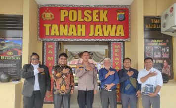 Jaga Toleransi Beragama, Kapolsek Tanah Jawa Jalin Silaturahmi ke Pendeta HKBP Tanjung Pasir
