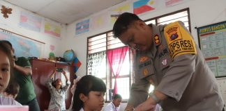 Kapolres Simalungun Pimpin Pembagian Makan Gizi Gratis untuk 150 Siswa SD Negeri 091499