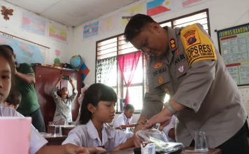 Kapolres Simalungun Pimpin Pembagian Makan Gizi Gratis untuk 150 Siswa SD Negeri 091499