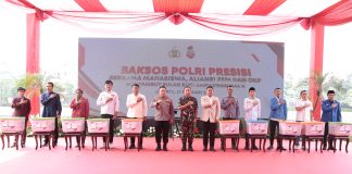 Kapolri dan Panglima TNI Bagikan Ribuan Bansos Jelang Ramadan