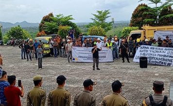 Keluh Kesah di Ujung Negeri Natuna: Duit Sulit, Ekonomi Pahit