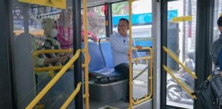 Wakil Wali Kota Medan Naik Bus Listrik ke Kantor, Sukseskan Program One Day No Car