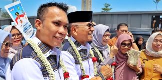 Bupati Dr H Anton Achmad dan Wakil Bupati Benny Gusman di Sambut Masyarakat dengan Antusias