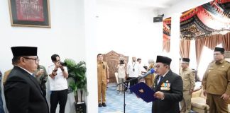 Lantik Elizar Sebagai Pj Sekda Kabupaten Tanah Datar, Ini Pinta Bupati Eka Putra